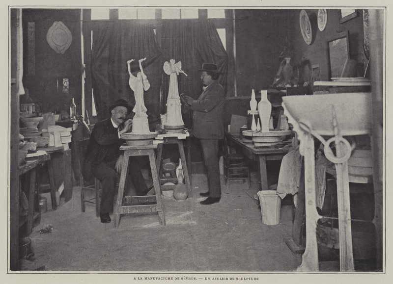 Skulpturverksted ved Sevres porselensfabrikk, Frankrike (s/hvitt-bilde) av French Photographer