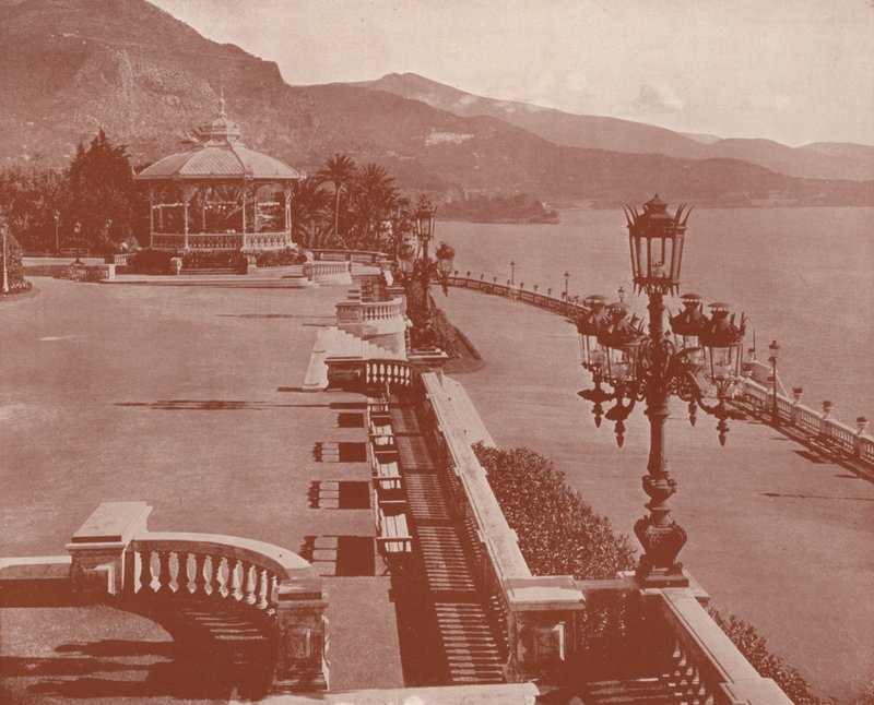Sea Terrace of the Casino Gardens (s/hvitt bilde) av French Photographer