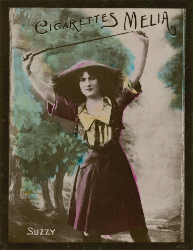 Suzzy, jente med hestepisk. av French Photographer