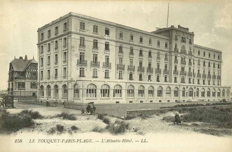 The Atlantic Hotel (s/hvitt bilde) av French Photographer