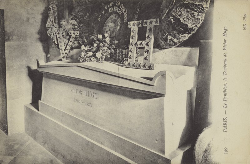 Pantheon, Paris, graven til Victor Hugo (s/hvitt bilde) av French Photographer