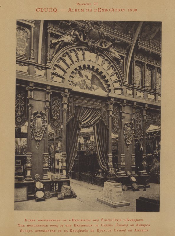 Den monumentale døren til utstillingen i USA av French Photographer