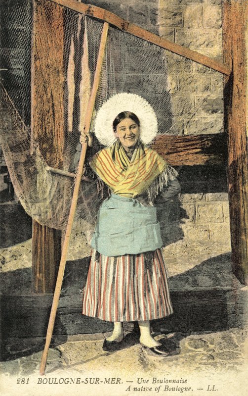Tradisjonell kjole fra Boulougne (fargebilde) av French Photographer