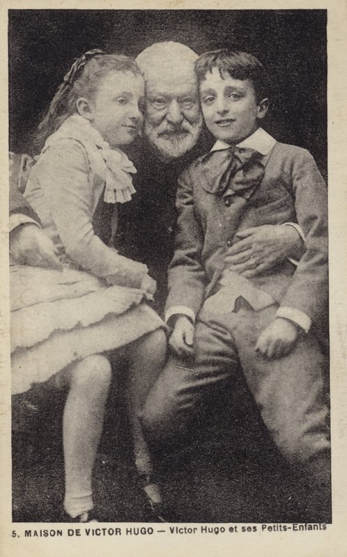 Victor Hugo (1802-1885), fransk poet, romanforfatter og dramatiker, med sine barnebarn av French Photographer