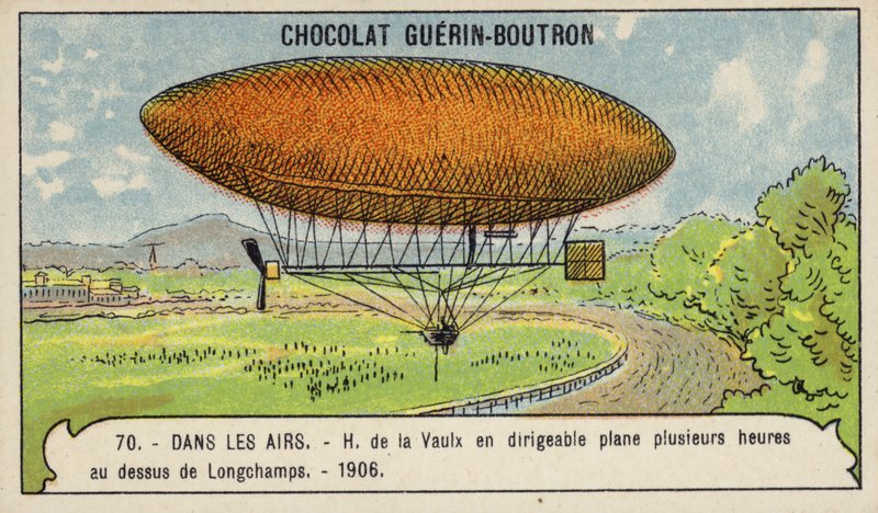 Henri de la Vaulx svever i et luftskip over Longchamps i flere timer av French School