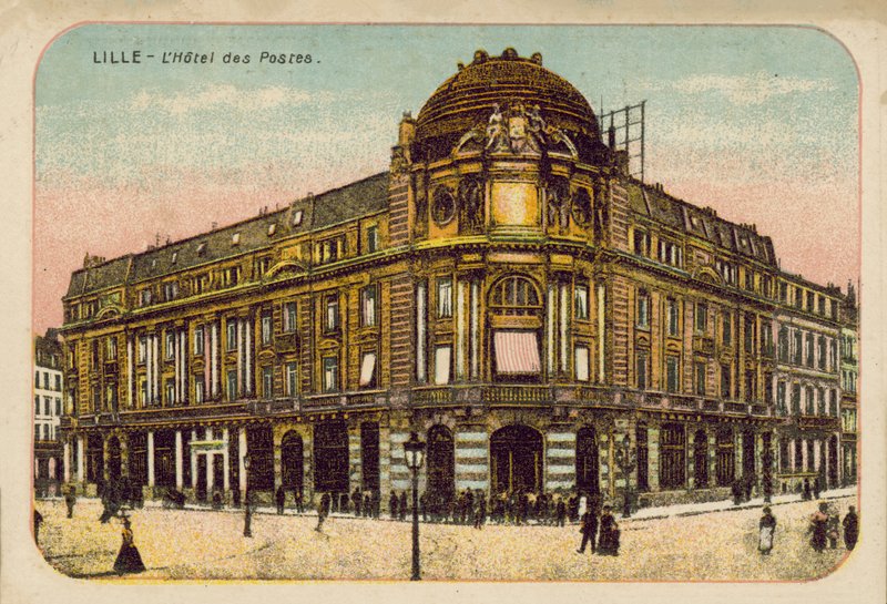Lille: The Hotel des Postes (farge litho) av French School