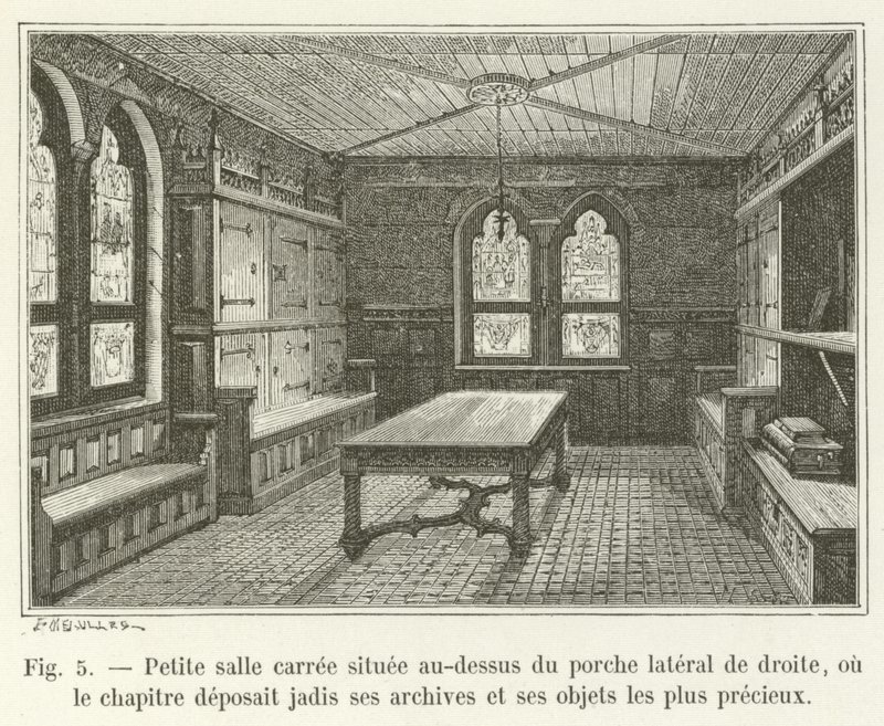 Lite firkantet rom plassert over verandaen på høyre side, hvor kapitlet en gang deponerte sine arkiver og sine mest dyrebare gjenstander av French School