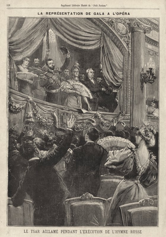 Tsar Nicholas II av Russland hyllet av publikum under avspillingen av den russiske nasjonalsangen på en gallaforestilling i Paris-operaen under hans besøk i Frankrike av French School