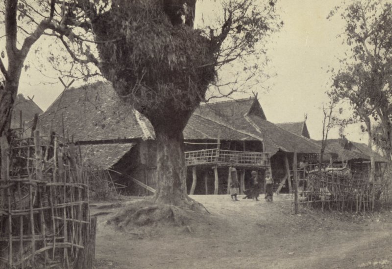 Burma: I Kengtung (s/hvitt bilde) av Georges Bertin Scott