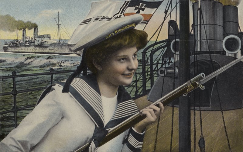 Kvinne i uniformen til en sjømann fra det tyske slagskipet Braunschweig (farge litho) av German School