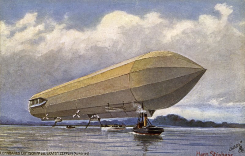 Zeppelin-luftskip tar av fra en innsjø av German School