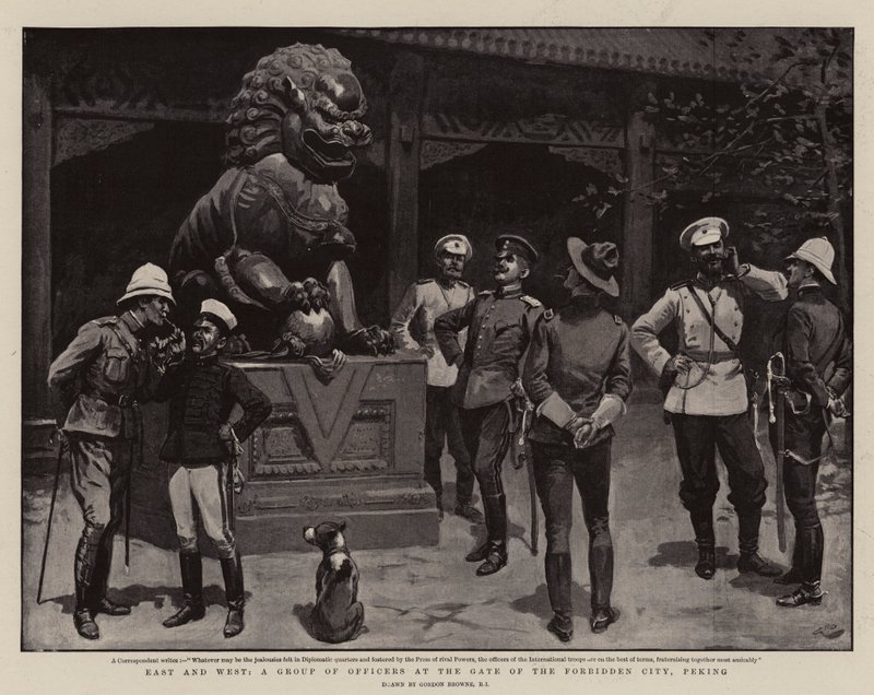 Øst og vest, en gruppe offiserer ved porten til den forbudte by, Peking av Gordon Frederick Browne