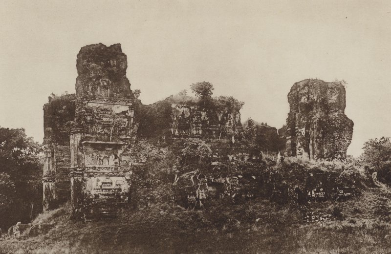 Ceylons ødelagte byer: Jetawanarama, fra nord (s/hv-bilde) av Henry W. Cave