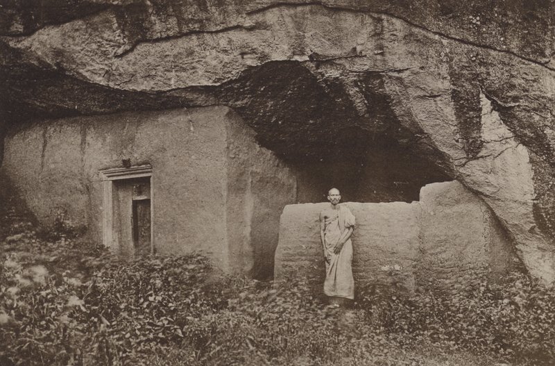 Ruined Ceylon Ceylon: Remains of Rock Dwellings at Mihintale (s/hv-bilde) av Henry W. Cave
