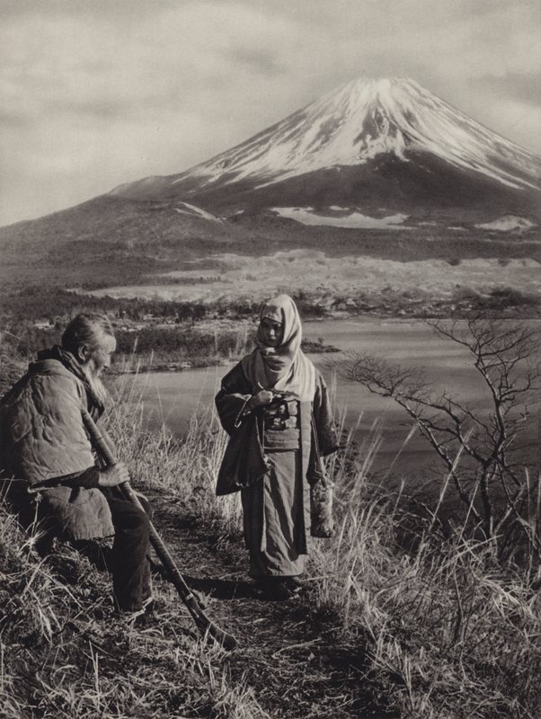 Japan på 1920-tallet: Fuji, Japans helligste fjell (s/hvitt-bilde) av Herbert Ponting