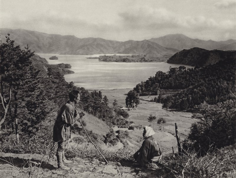 Japan på 1920-tallet: Kawaguchi-sjøen (s/hvitt-bilde) av Herbert Ponting