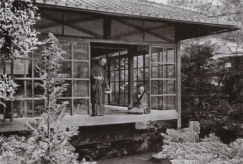 Namikawa San mater karpen sin (s/hvitt bilde) av Herbert Ponting