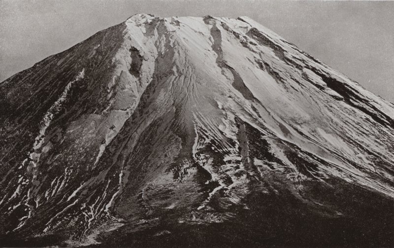 The Crest of Fuji, et telefotografi fra Shoji av Herbert Ponting