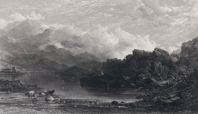 En høyland Loch, tåke hviler på fjell av Horatio Macculloch