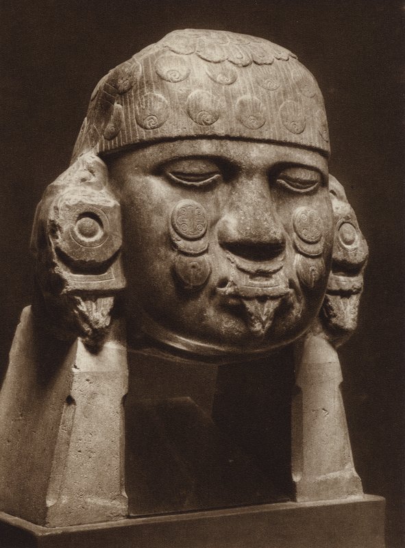 Mexico: Dioritthode av gudinnen Coyolxauhqui, Nasjonalmuseet (s/h-bilde) av Hugo Brehme
