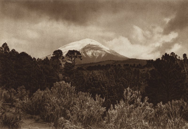 Mexico: Popocatepetl (s/hvitt bilde) av Hugo Brehme