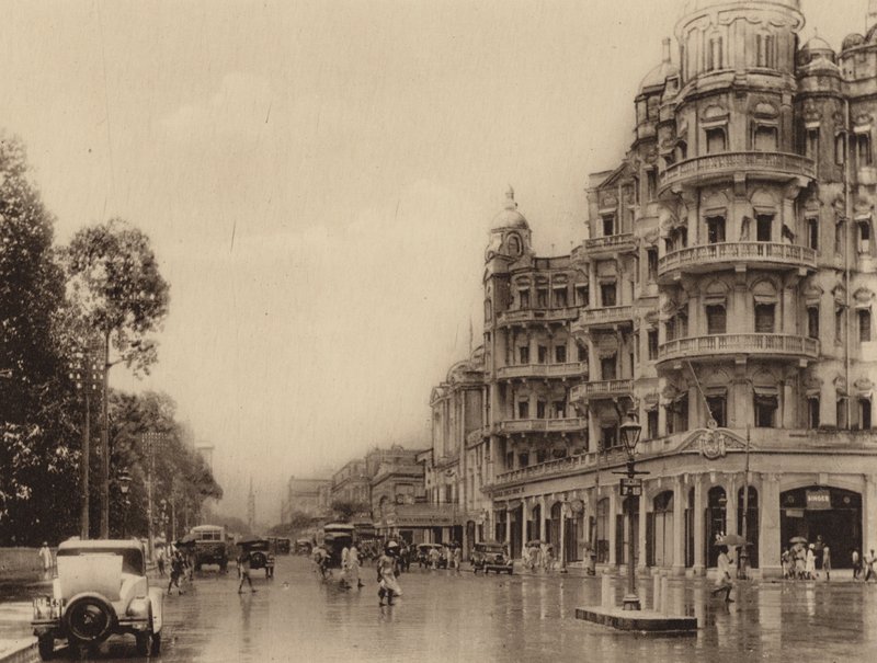 Esplanade Mansions og Government Place East med utsikt over Old Court House Street (s/h-bilde) av Indian photographer