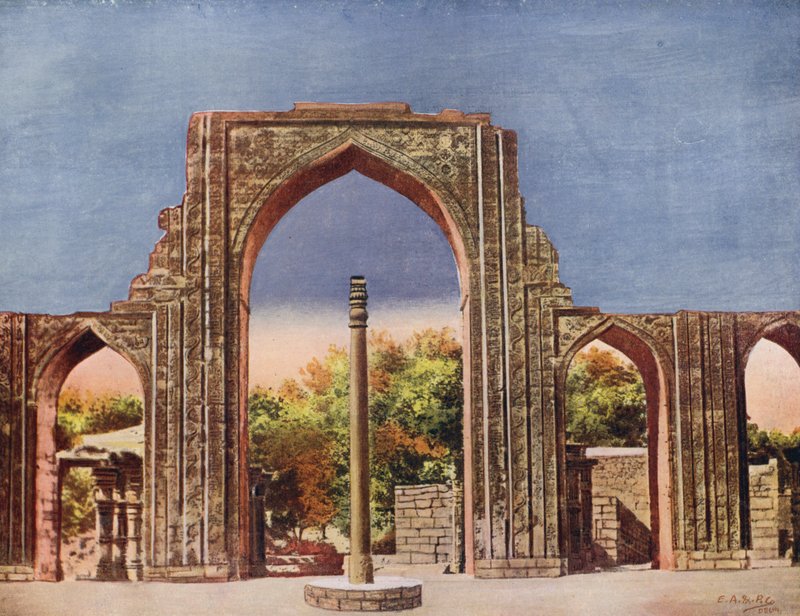 Quwat-ul-Islam Masjid og Iron Pillar, Delhi, India (fargebilde) av Indian photographer