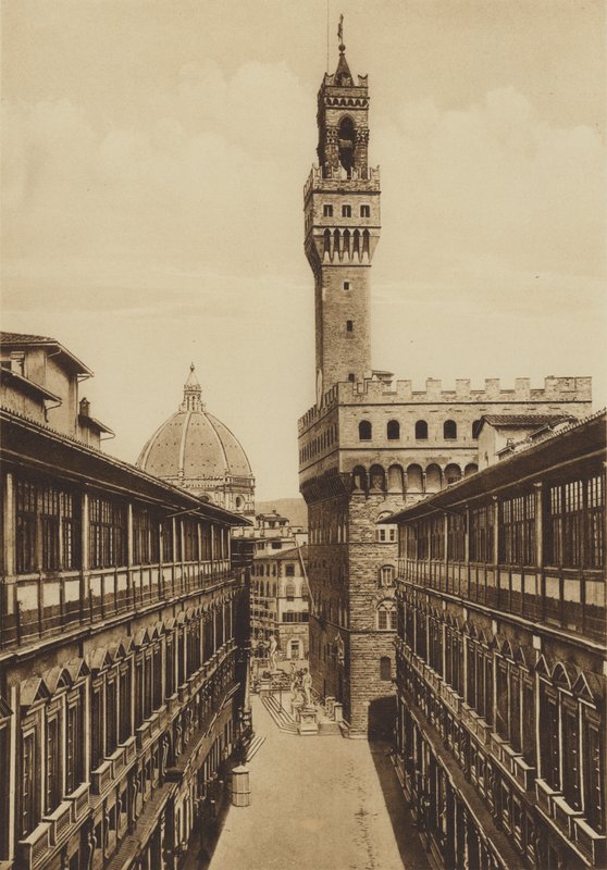 Firenze / Firenze: Porticoes of the Uffizi, bygget etter et design av Vasari (s/h foto) av Italian Photographer