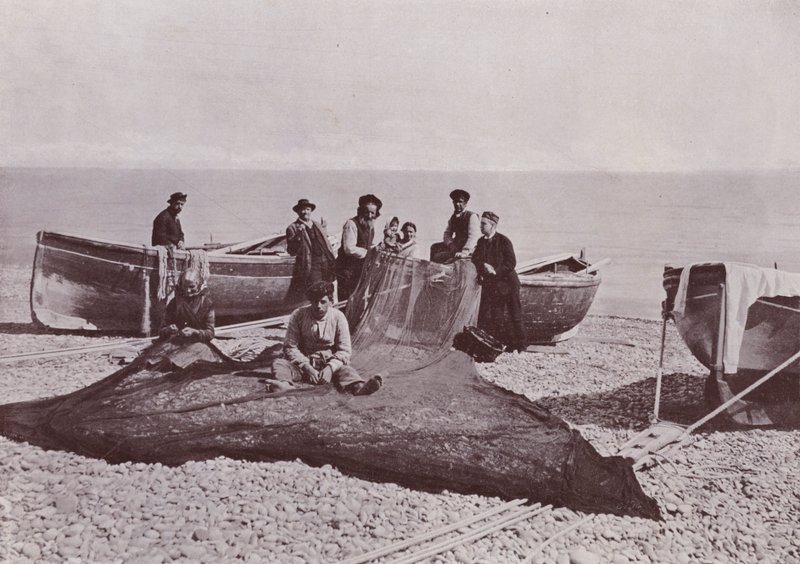 Italia: Bordighera, fiskere som jobber (s/hvitt-bilde) av Italian Photographer