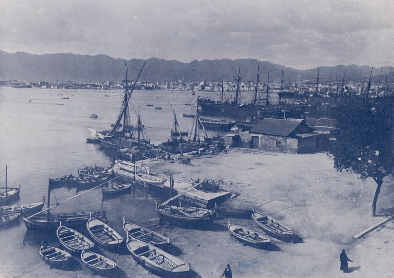 Italia: Palermo, havn og panorama av byen (s/hvitt bilde) av Italian Photographer