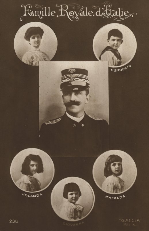Kong Victor Emmanuel II og hans familie (s/hvitt bilde) av Italian Photographer