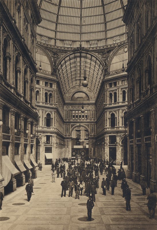 Napoli: Interno Galleria Umberto I (s/hvitt foto) av Italian Photographer