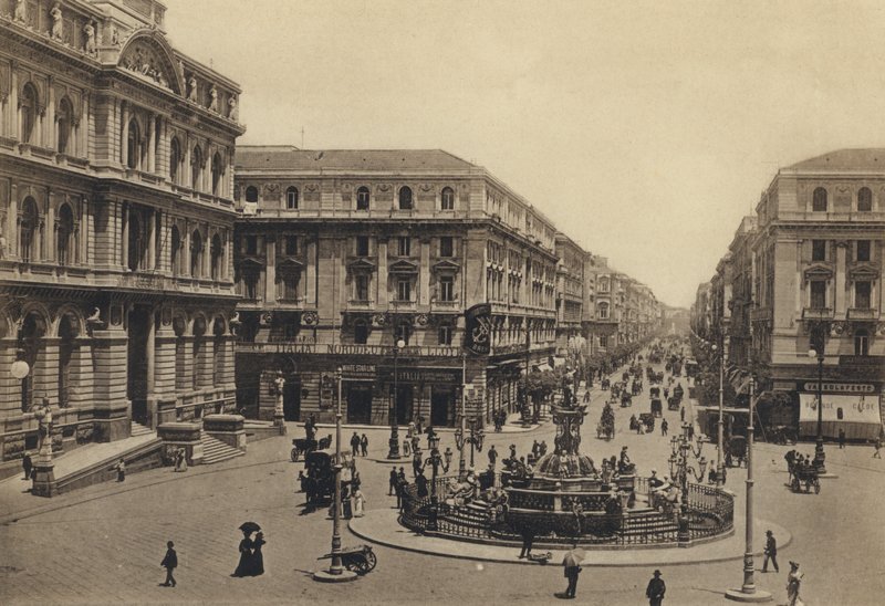 Napoli: Piazza Della Borsa og Rettifilo Corso Umberto I (s/h-bilde) av Italian Photographer