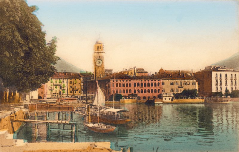 Riva, Gardasjøen (fargefoto) av Italian Photographer