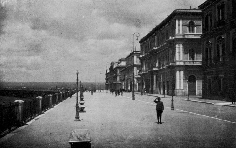 Taranto, Corso ai due mari (s/h-bilde) av Italian Photographer