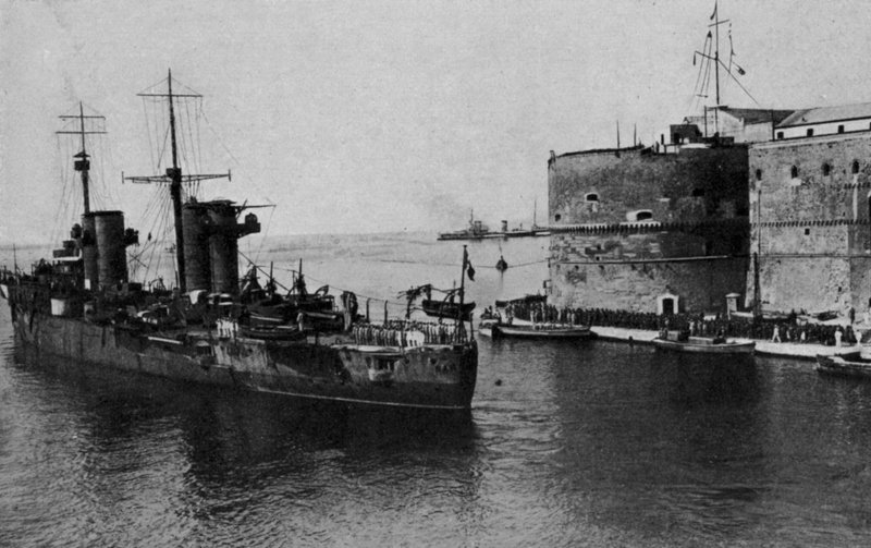 Taranto, S Marco forlater det lille havet (s/h foto) av Italian Photographer