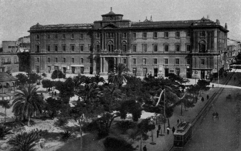 Taranto, kontorbygning (s/h foto) av Italian Photographer