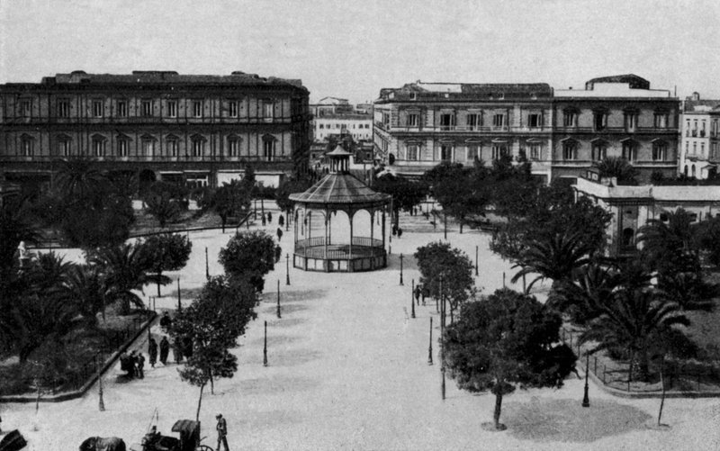 Taranto, Villa Garibaldi og den harmoniske boksen (s/h foto) av Italian Photographer