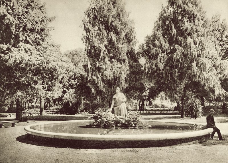Pincian Hill, The Fountain of Moses av Italian Photographer