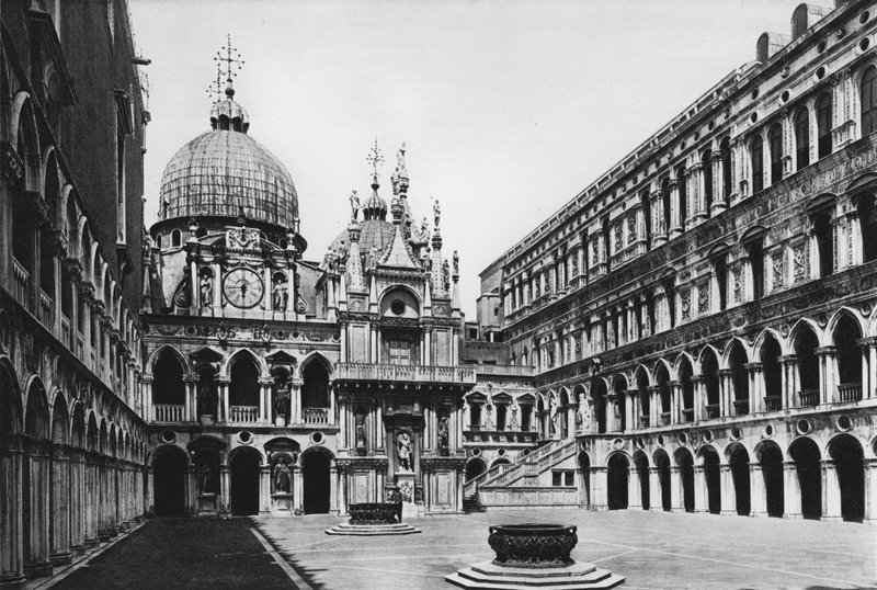 Venezia, Dogepalasset, The Courtyard (s/h-bilde) av Italian Photographer