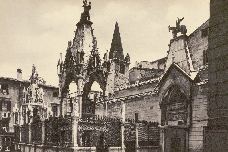 Verona: Scaligeri-graven (s/h-bilde) av Italian Photographer