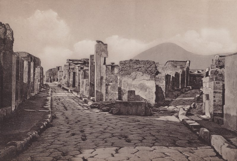 Via Consolare og Porta Di Ercolano, Consular Road, Gate of Herculanum (s/h-bilde) av Italian Photographer