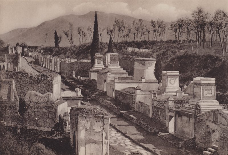 Via Delle Tombe, Street of the Tombs (s/hvitt bilde) av Italian Photographer