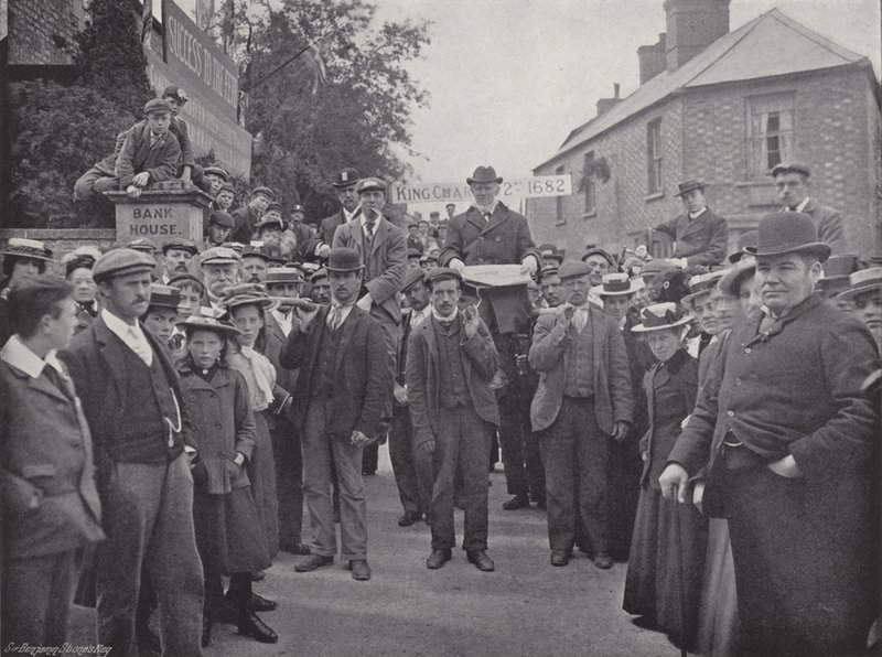 Corby Pole Fair, styrelederen, med charteret av J. Benjamin Stone