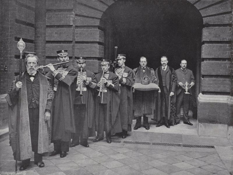 Valgdag i Girdlers Hall, Kronens prosesjon av J. Benjamin Stone