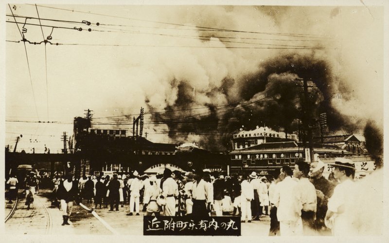 Etterdønningene av det store Kanto-jordskjelvet, Japan, 1923 av Japanese Photographer