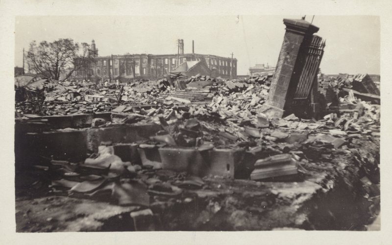 Etterdønningene av det store Kanto-jordskjelvet, Japan, 1923 av Japanese Photographer