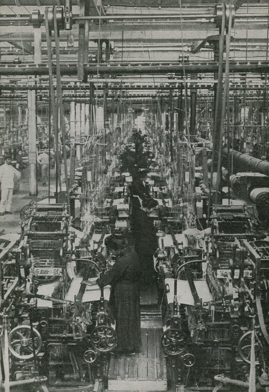 Industriell utvikling i øst av Japanese Photographer