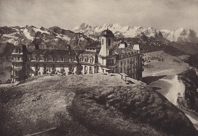 Hotel Rigi Kulm, utsikt over Bernalpene (s/hvitt bilde) av Jean Gaberell