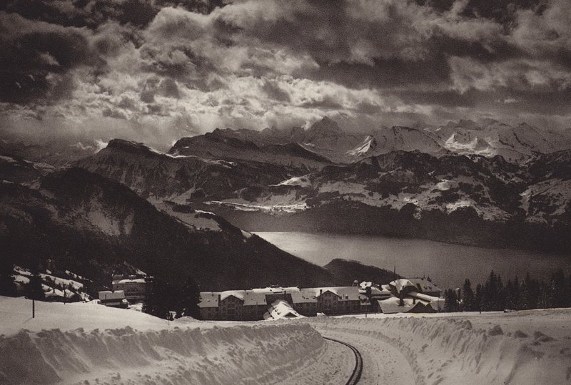 Rigi Kaltbad og Vierwaldstättersee (s/hvitt bilde) av Jean Gaberell